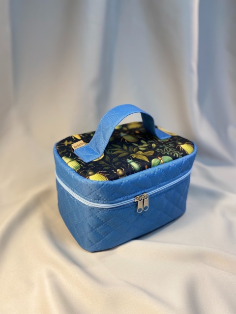 Kosmetyczka robaczki i błękit rozmiar M