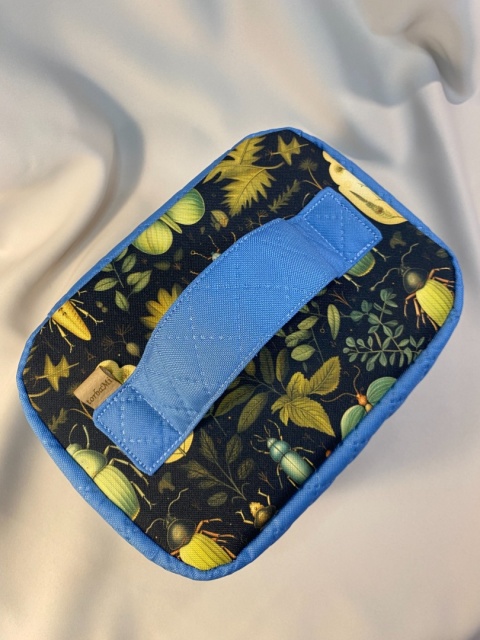 Kosmetyczka robaczki i błękit rozmiar M