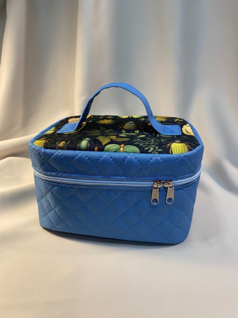 Kosmetyczka robaczki i błękit rozmiar M