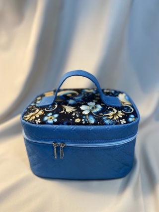 Kosmetyczka zimowe kwiaty i błękit rozmiar M