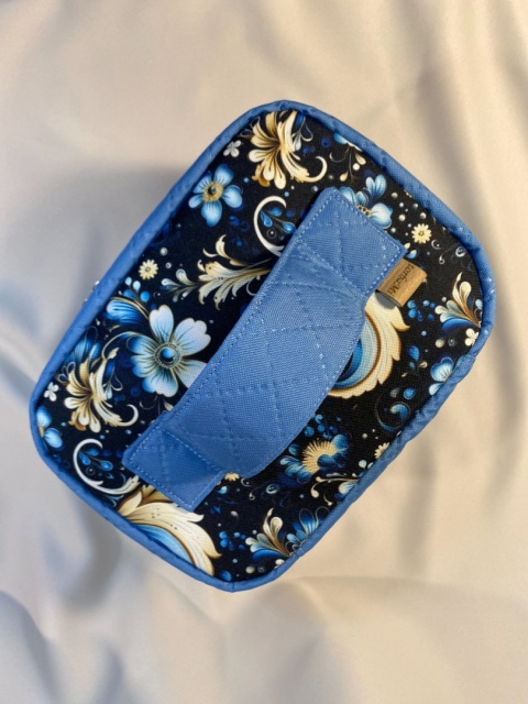 Kosmetyczka zimowe kwiaty i błękit rozmiar M