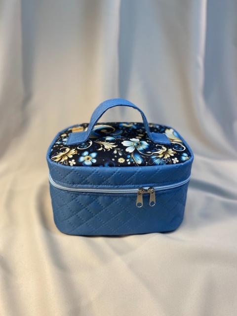 Kosmetyczka zimowe kwiaty i błękit rozmiar M