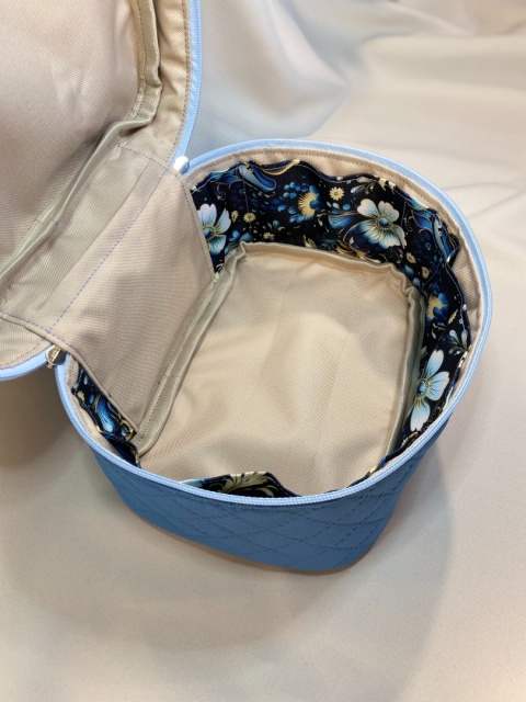 Kosmetyczka zimowe kwiaty i błękit rozmiar M