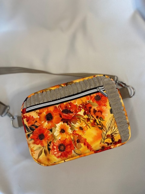 Saszetka biodrowa Tami w kwiaty