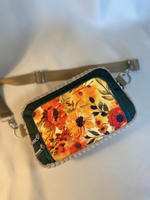 Saszetka Tala z tkaniny w kwiaty i prążka tapicerskiego