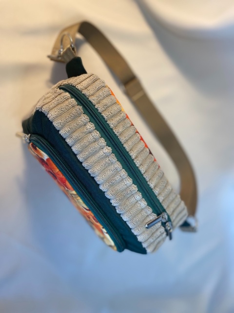 Saszetka Tala z tkaniny w kwiaty i prążka tapicerskiego