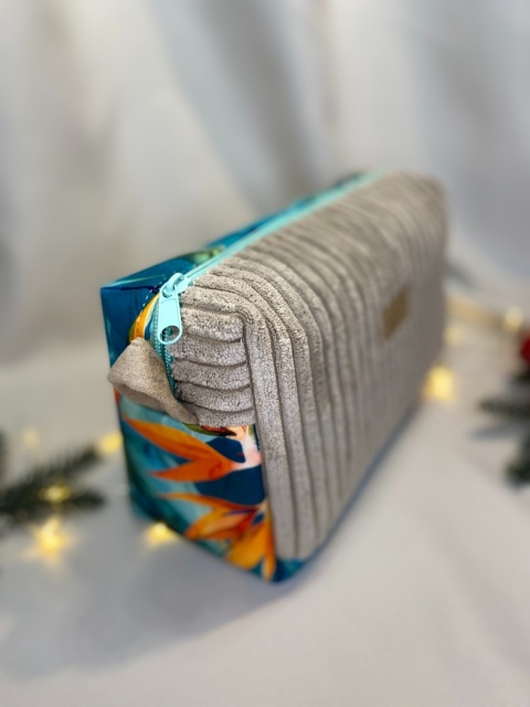 Kosmetyczka z weluru i prążka