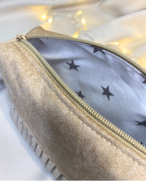 Saszetka z weluru i prążka